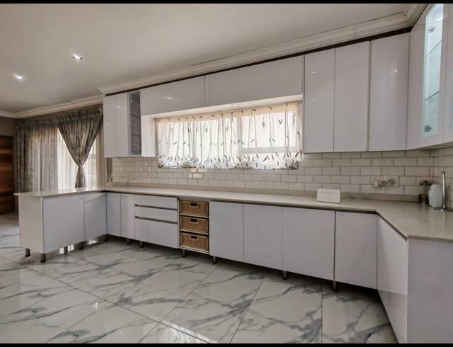 3 BEDROOM HOUSE FOR SALE IN THREE RIVERS EAST